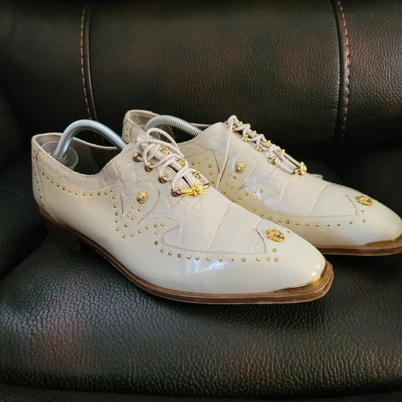 Mauri Elegant Cream and Gold Men display picture 1